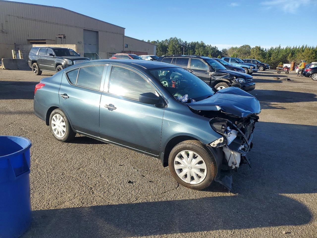 2016 NISSAN VERSA