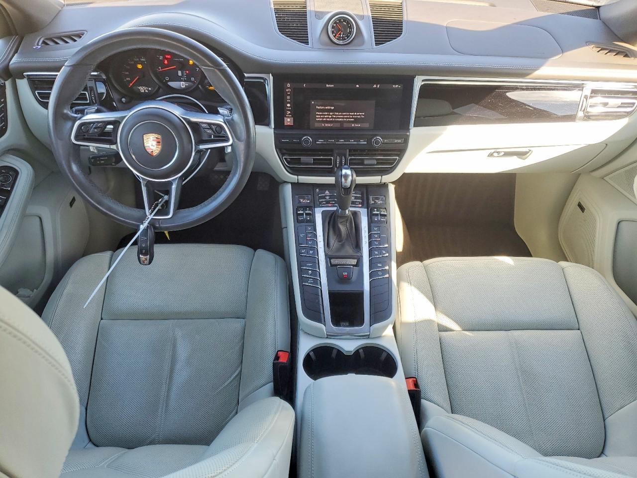 2020 PORSCHE Macan