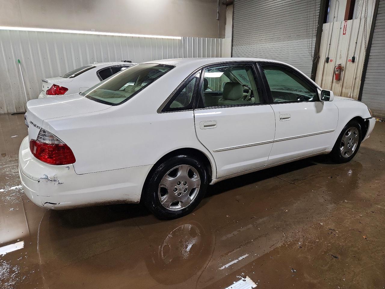 2004 TOYOTA Avalon