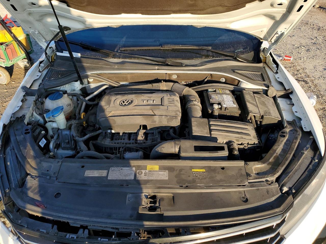 2017 VOLKSWAGEN Passat