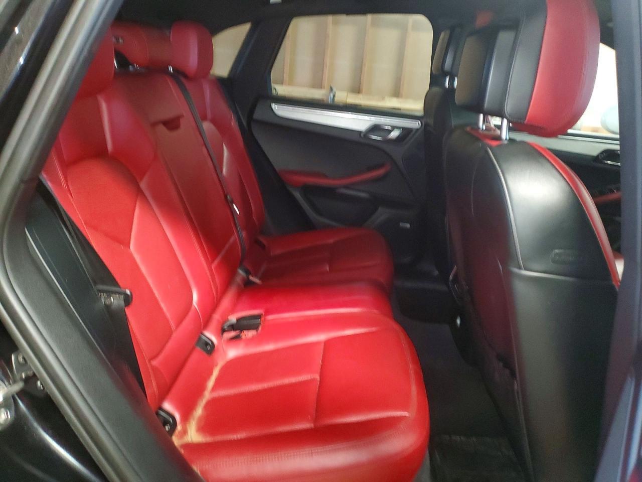 2015 PORSCHE Macan