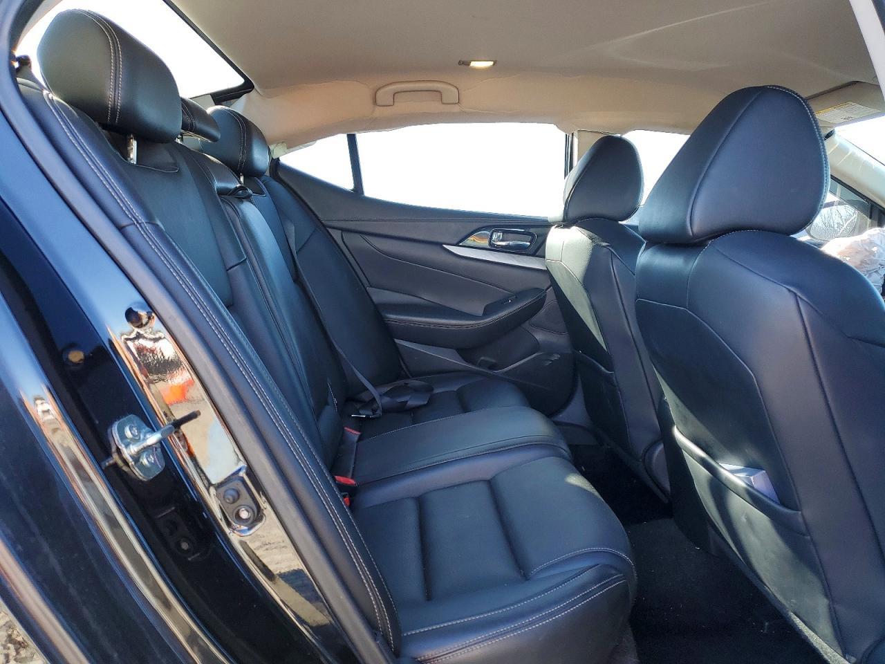2016 NISSAN Maxima
