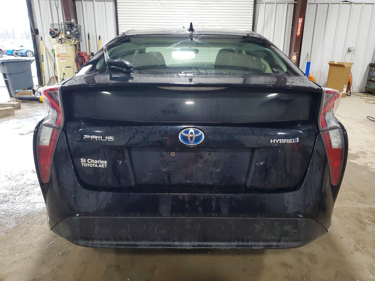 2016 TOYOTA PRIUS