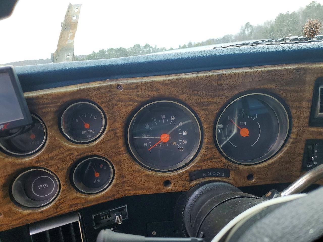 1975 CHEVROLET Suburan