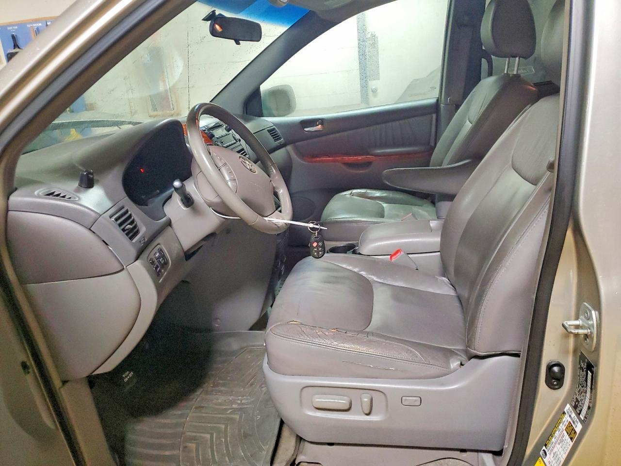 2009 TOYOTA SIENNA