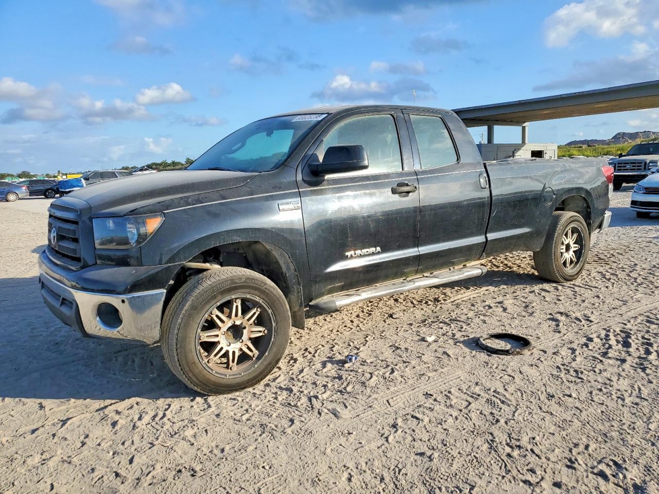 2011 TOYOTA TUNDRA