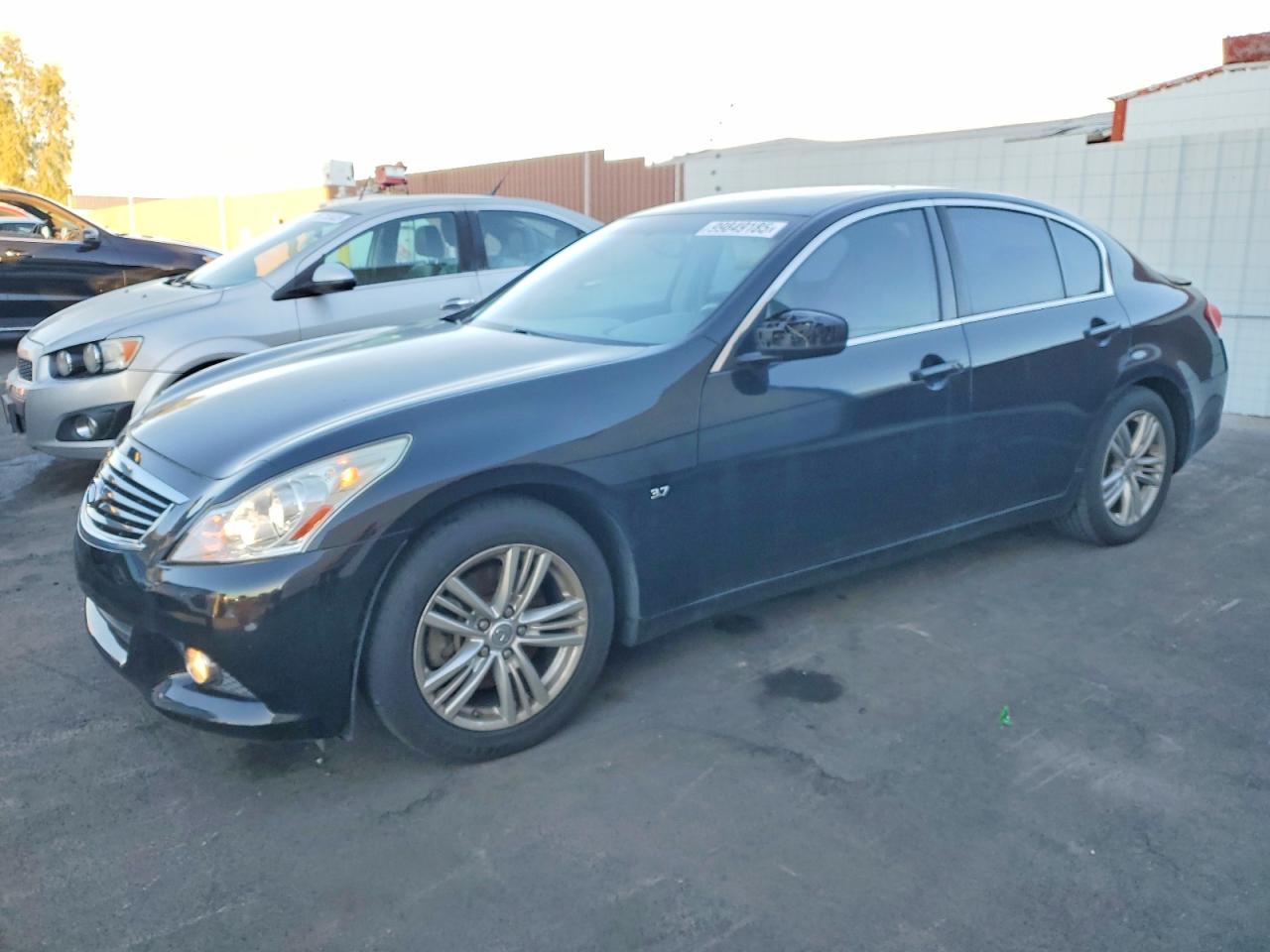 2015 INFINITI Q40