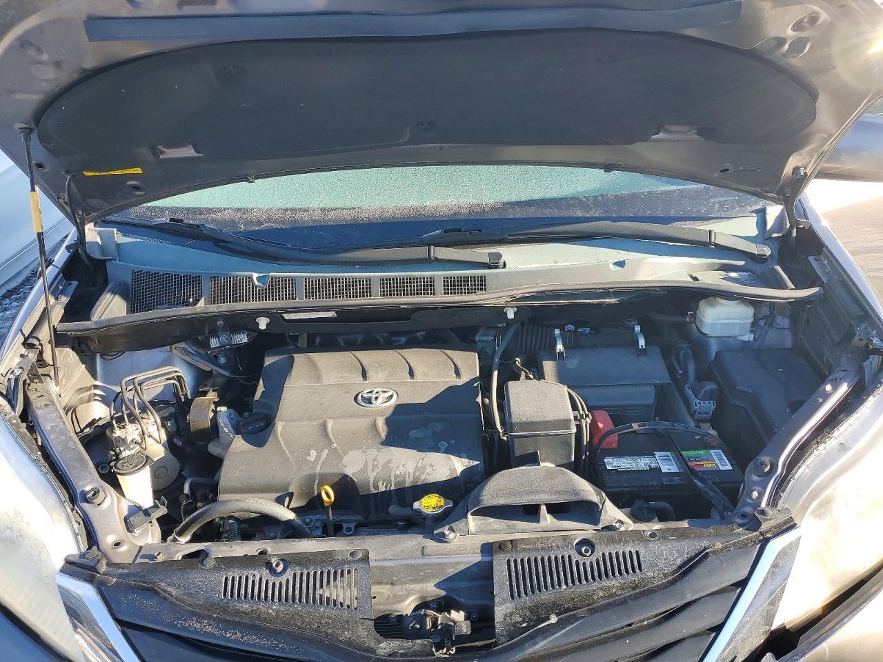2012 TOYOTA SIENNA