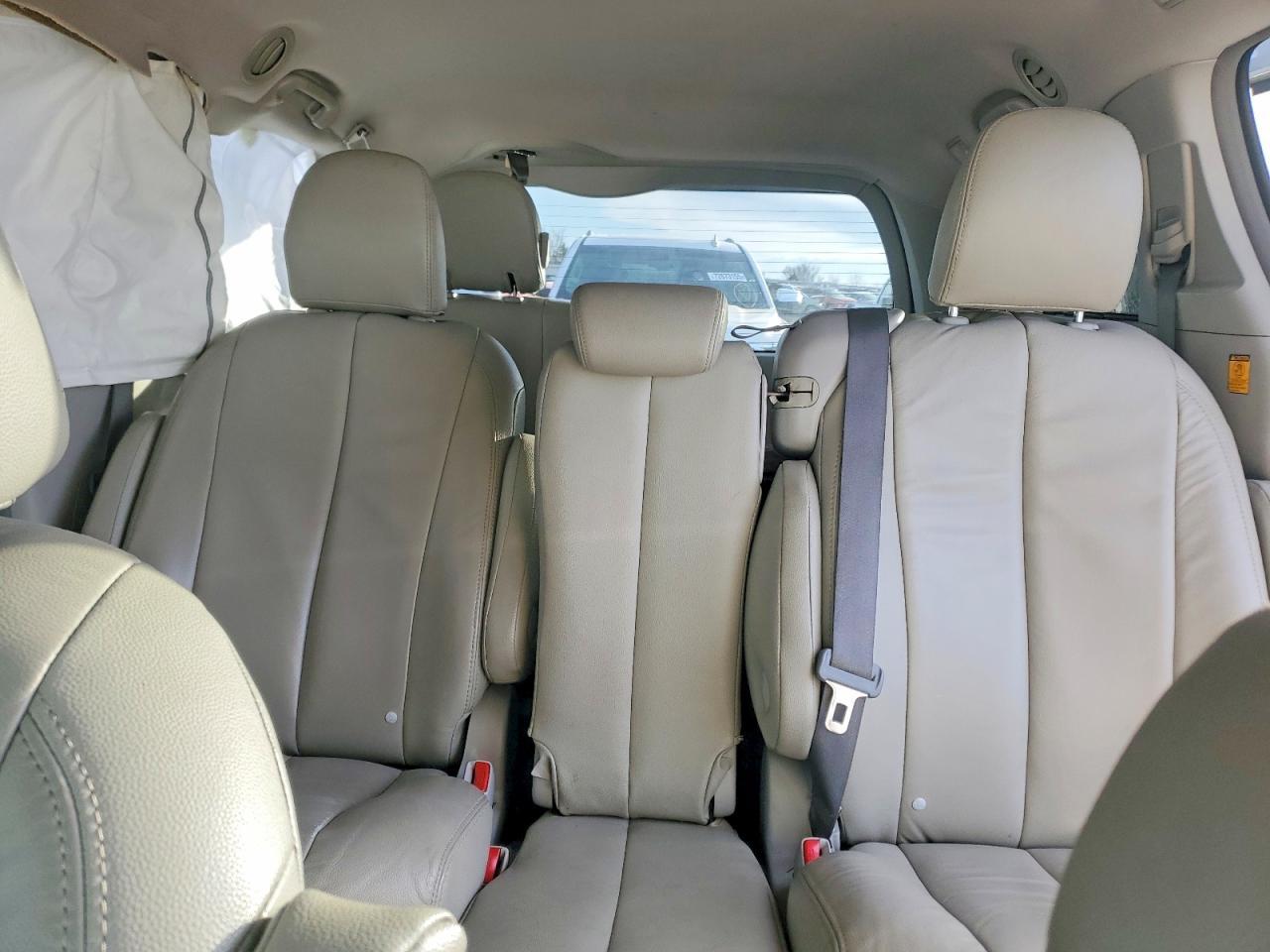 2012 TOYOTA SIENNA