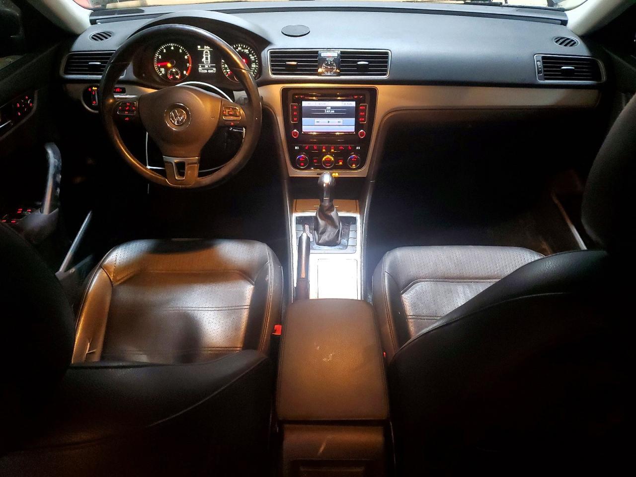 2012 VOLKSWAGEN Passat