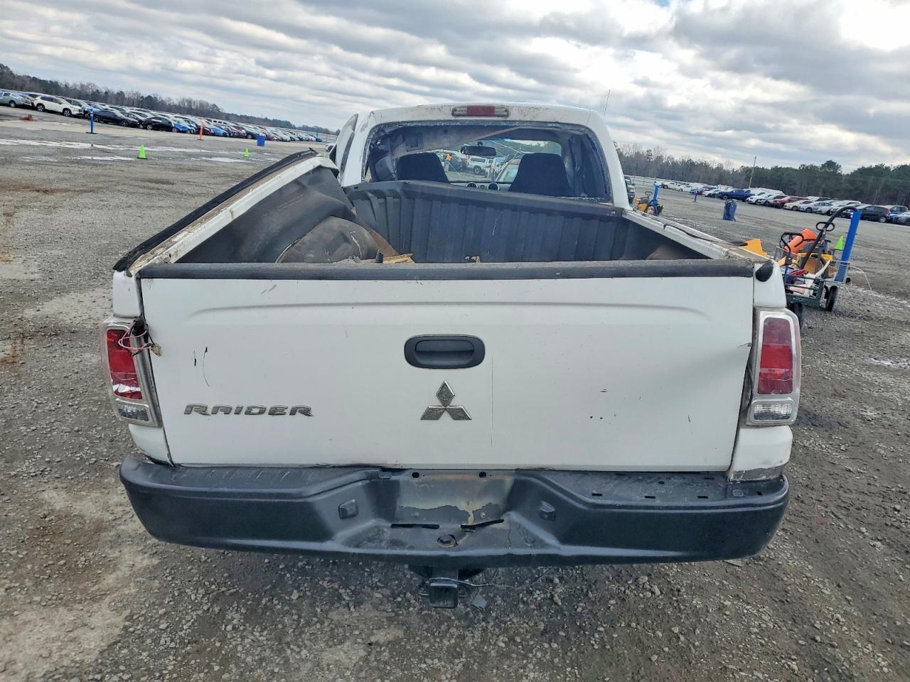 2007 MITSUBISHI Raider