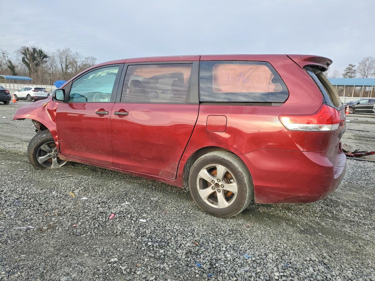2011 TOYOTA SIENNA