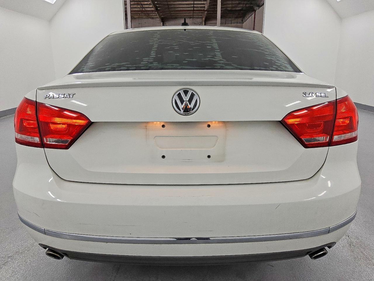 2012 VOLKSWAGEN Passat