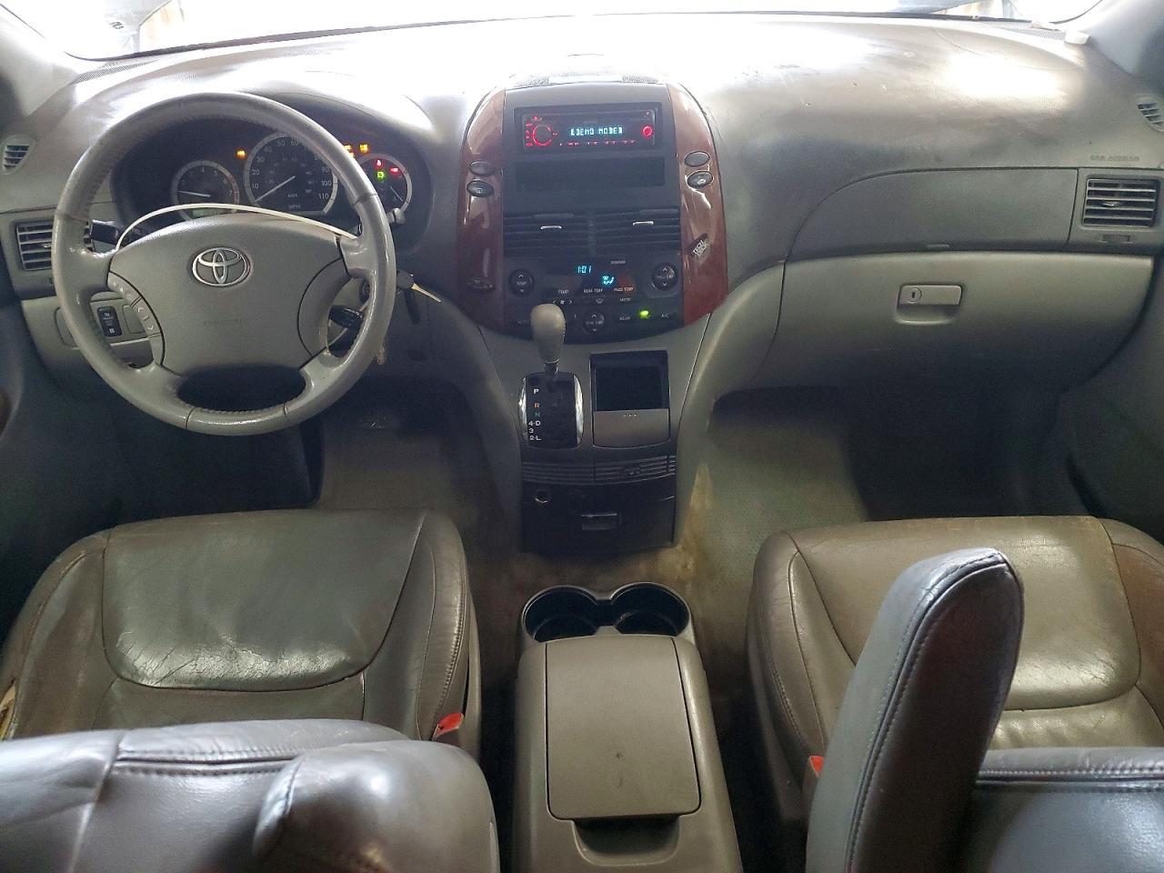 2005 TOYOTA SIENNA