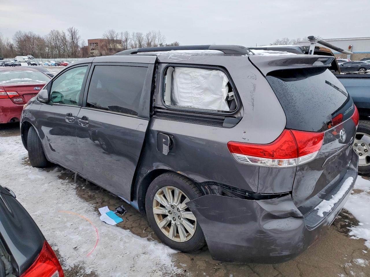2012 TOYOTA SIENNA