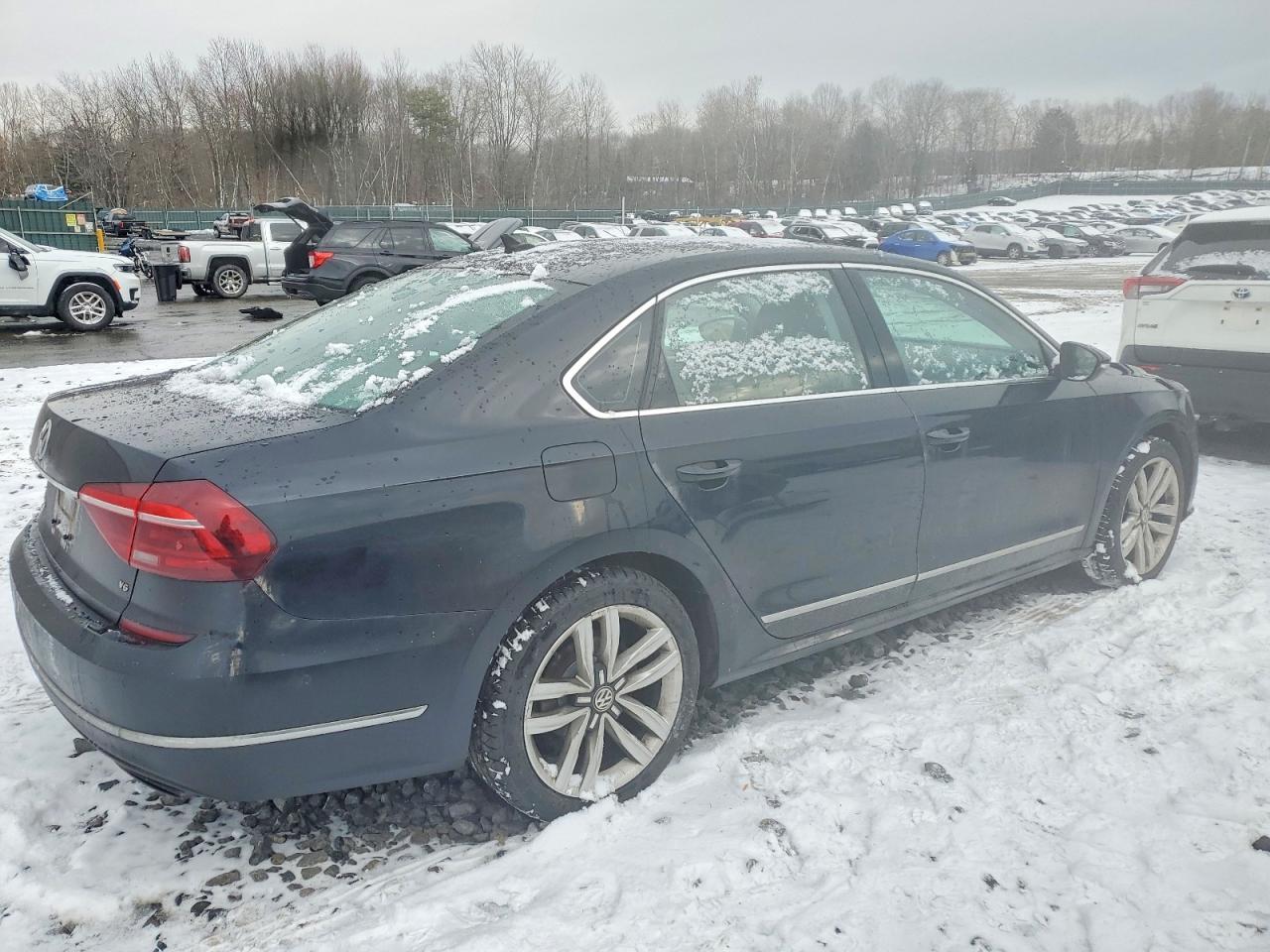 2017 VOLKSWAGEN Passat