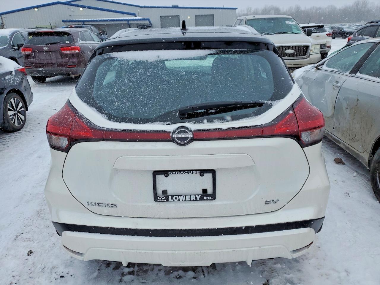 2023 NISSAN KICKS