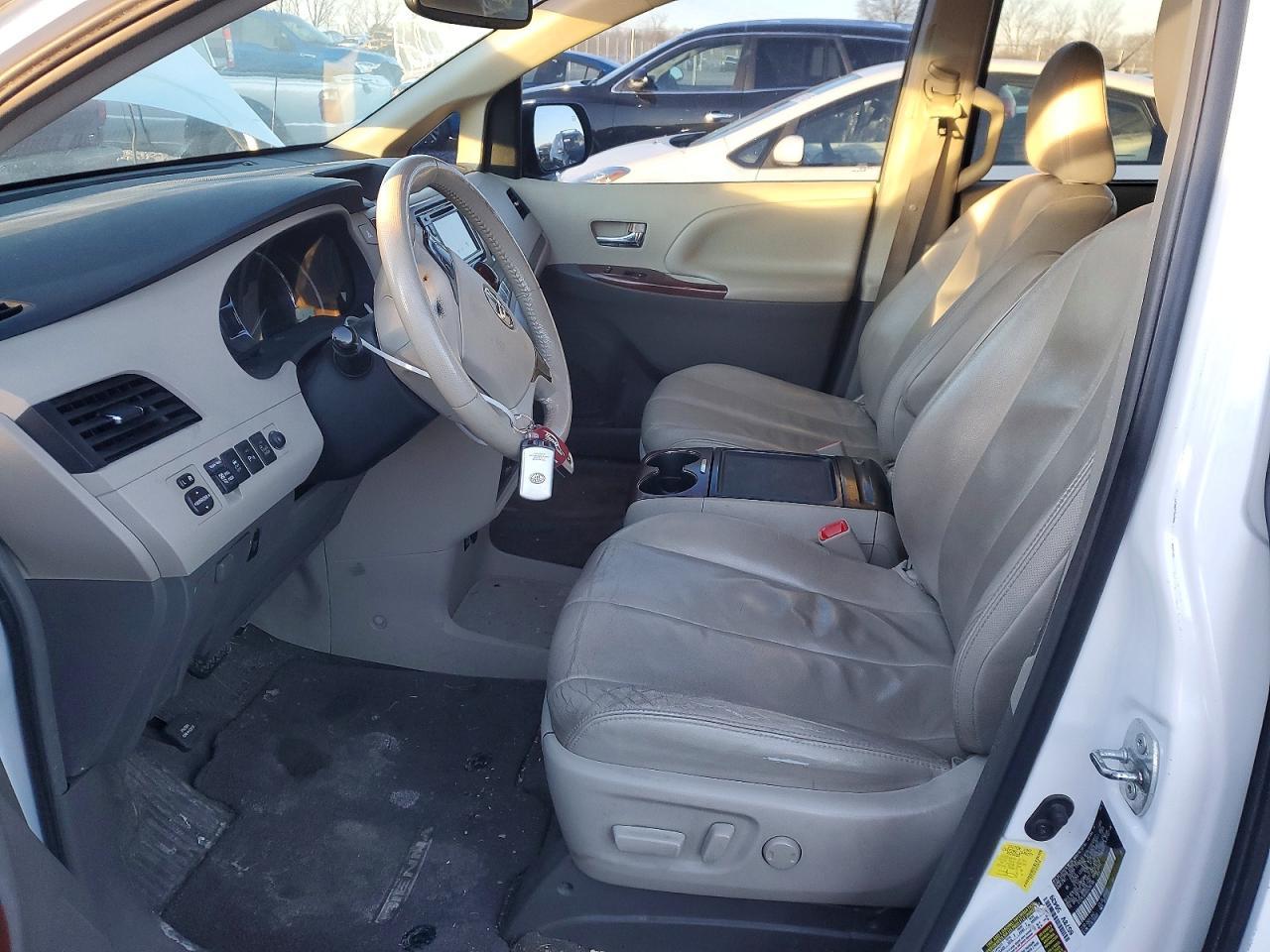 2013 TOYOTA SIENNA