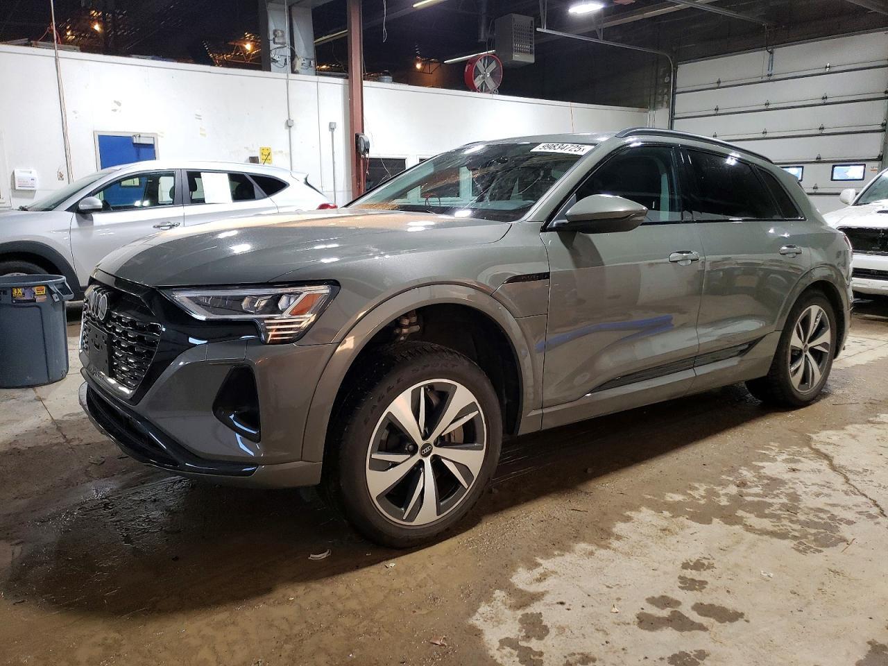 2024 AUDI Q8