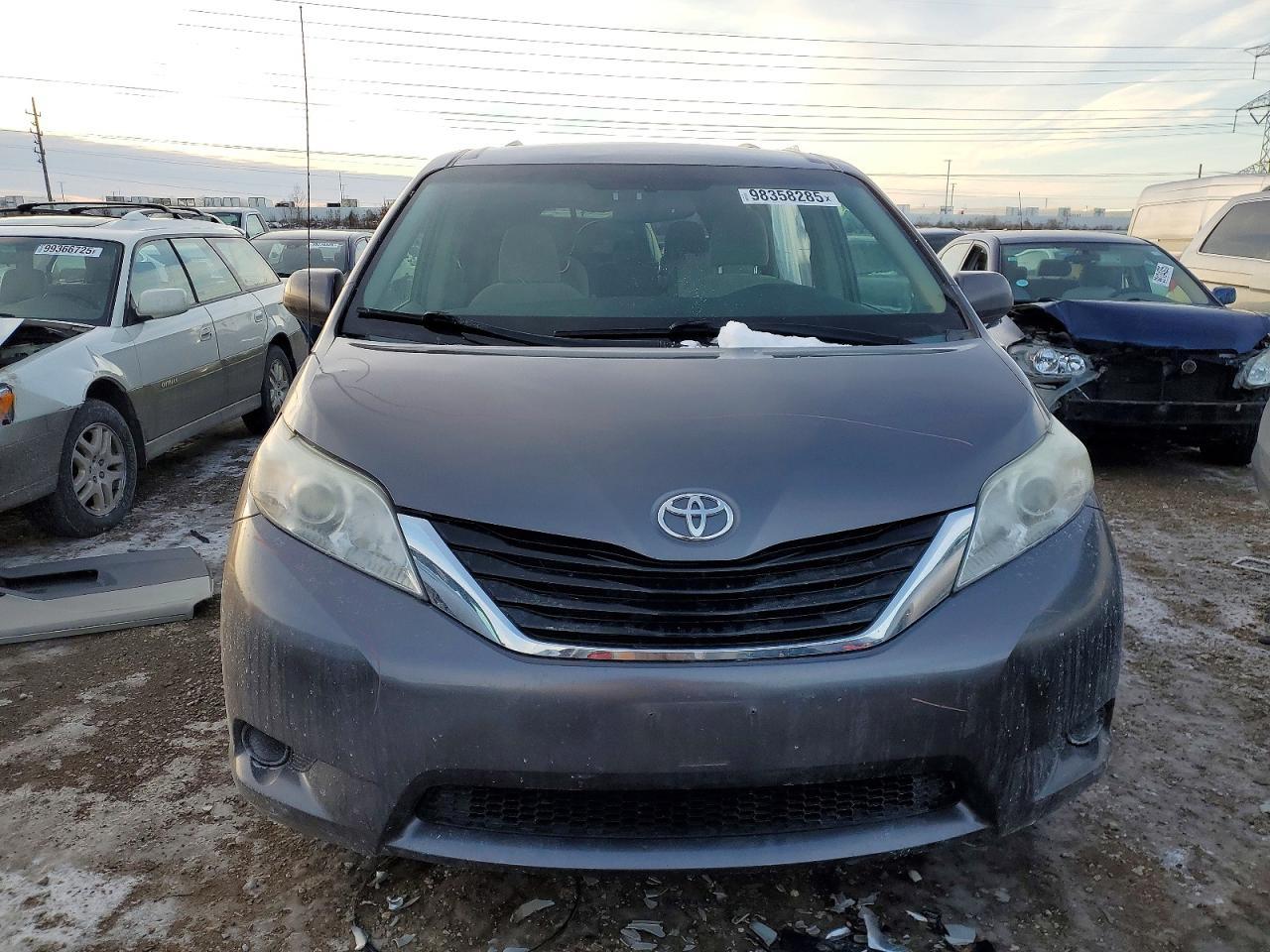 2013 TOYOTA SIENNA