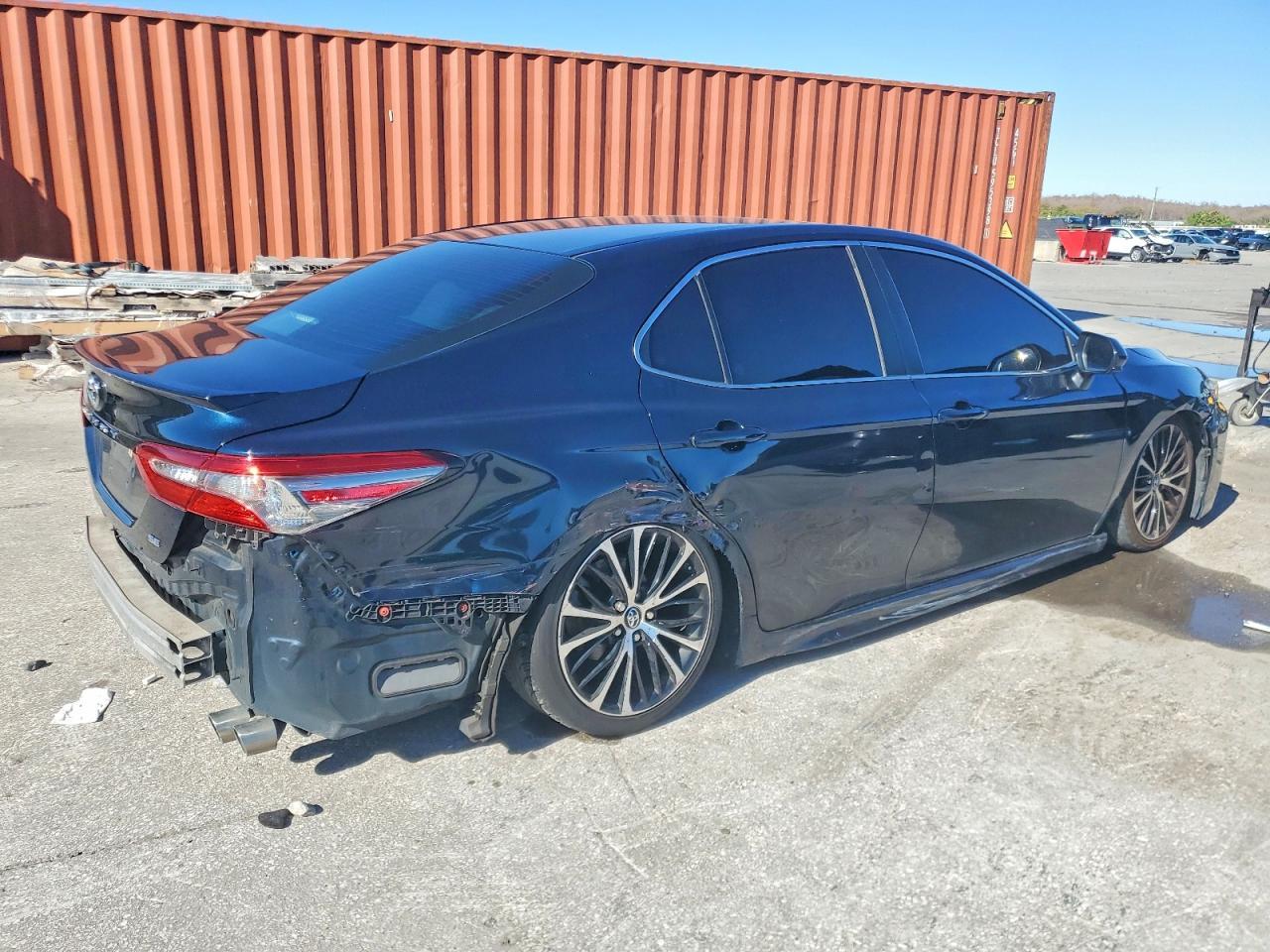 2018 TOYOTA CAMRY