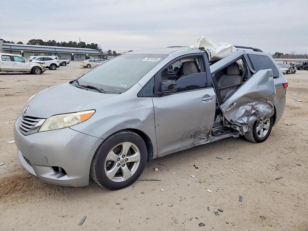 2015 TOYOTA SIENNA