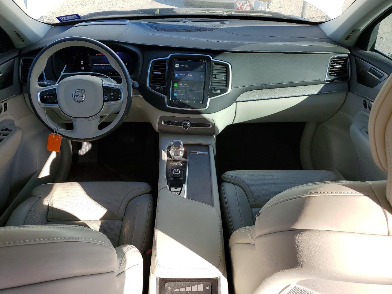2023 VOLVO XC90