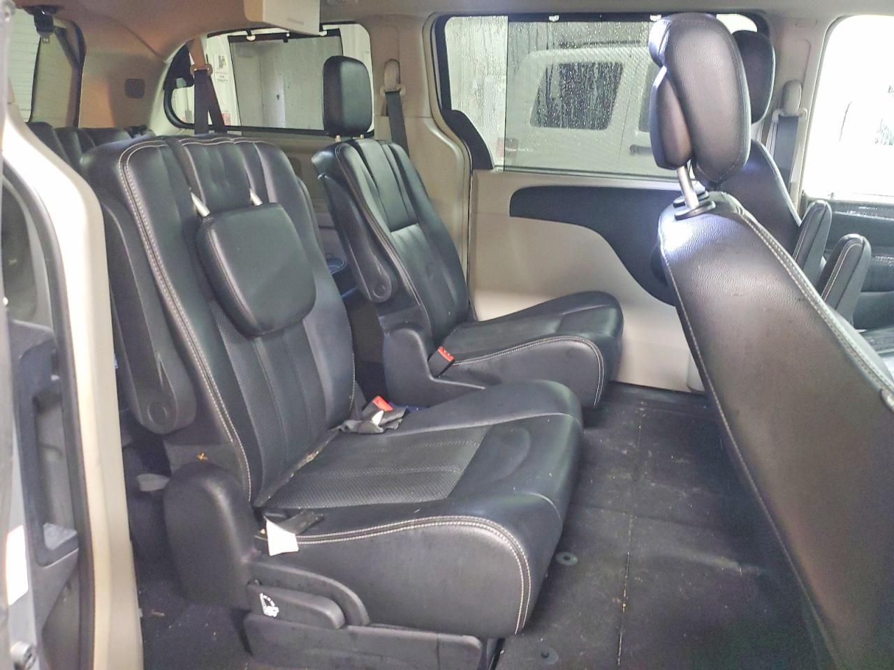 2016 CHRYSLER Town & Country