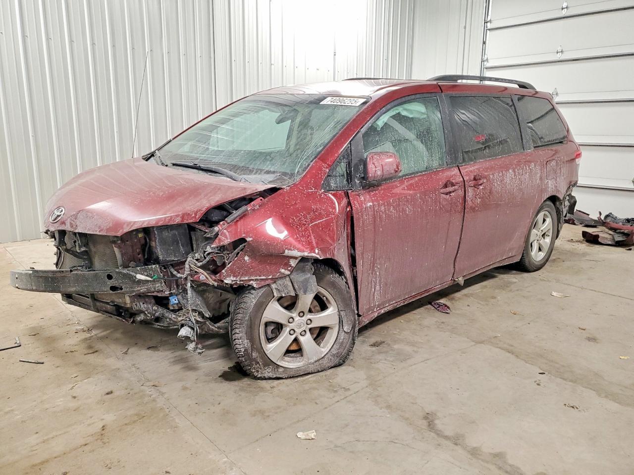 2012 TOYOTA SIENNA