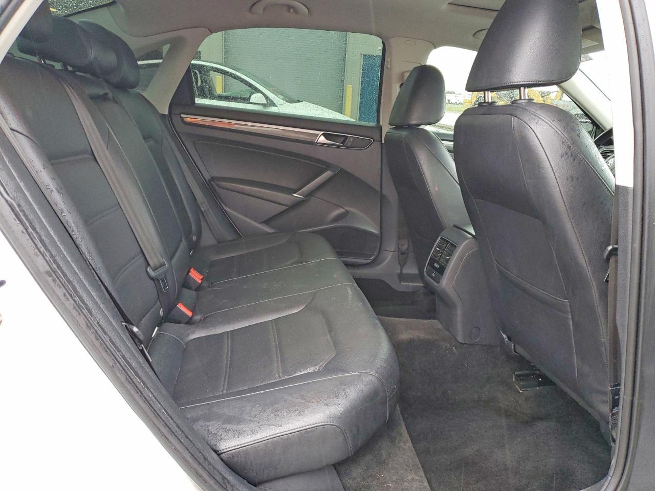 2017 VOLKSWAGEN Passat