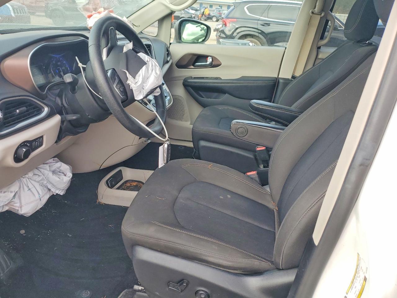 2020 CHRYSLER Voyager