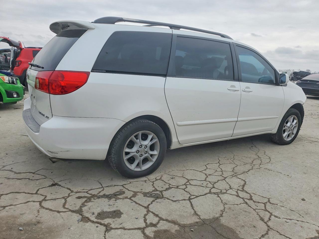 2006 TOYOTA SIENNA