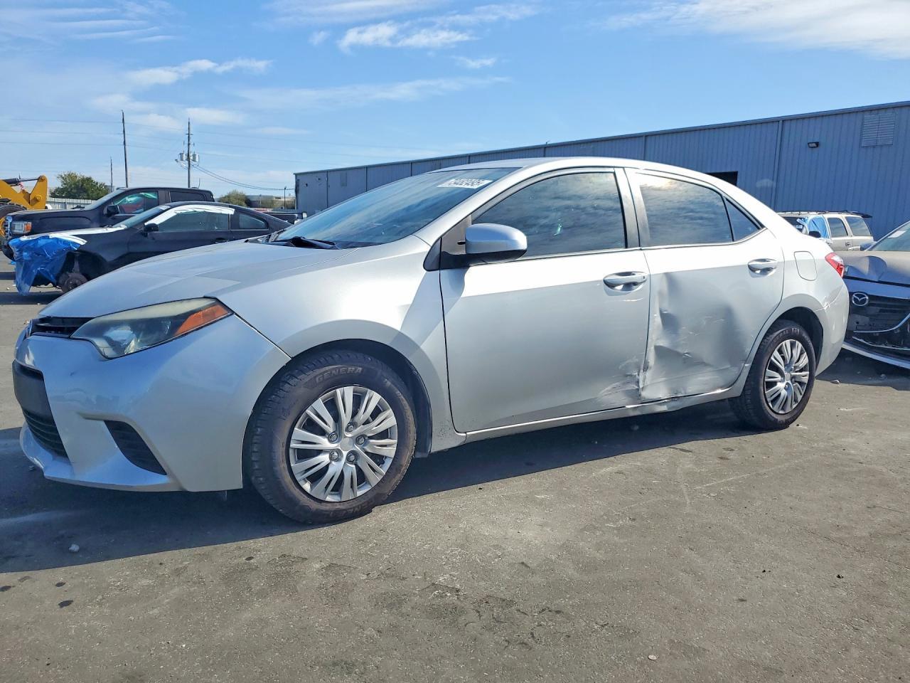 2015 TOYOTA COROLLA