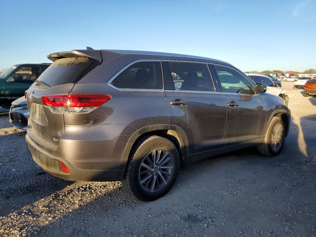 2019 TOYOTA HIGHLANDER