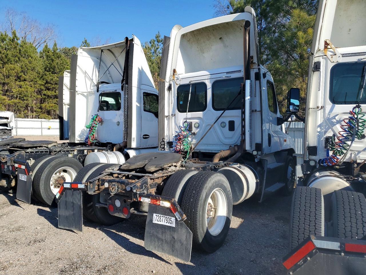 2015 FREIGHTLINER CASCADIA