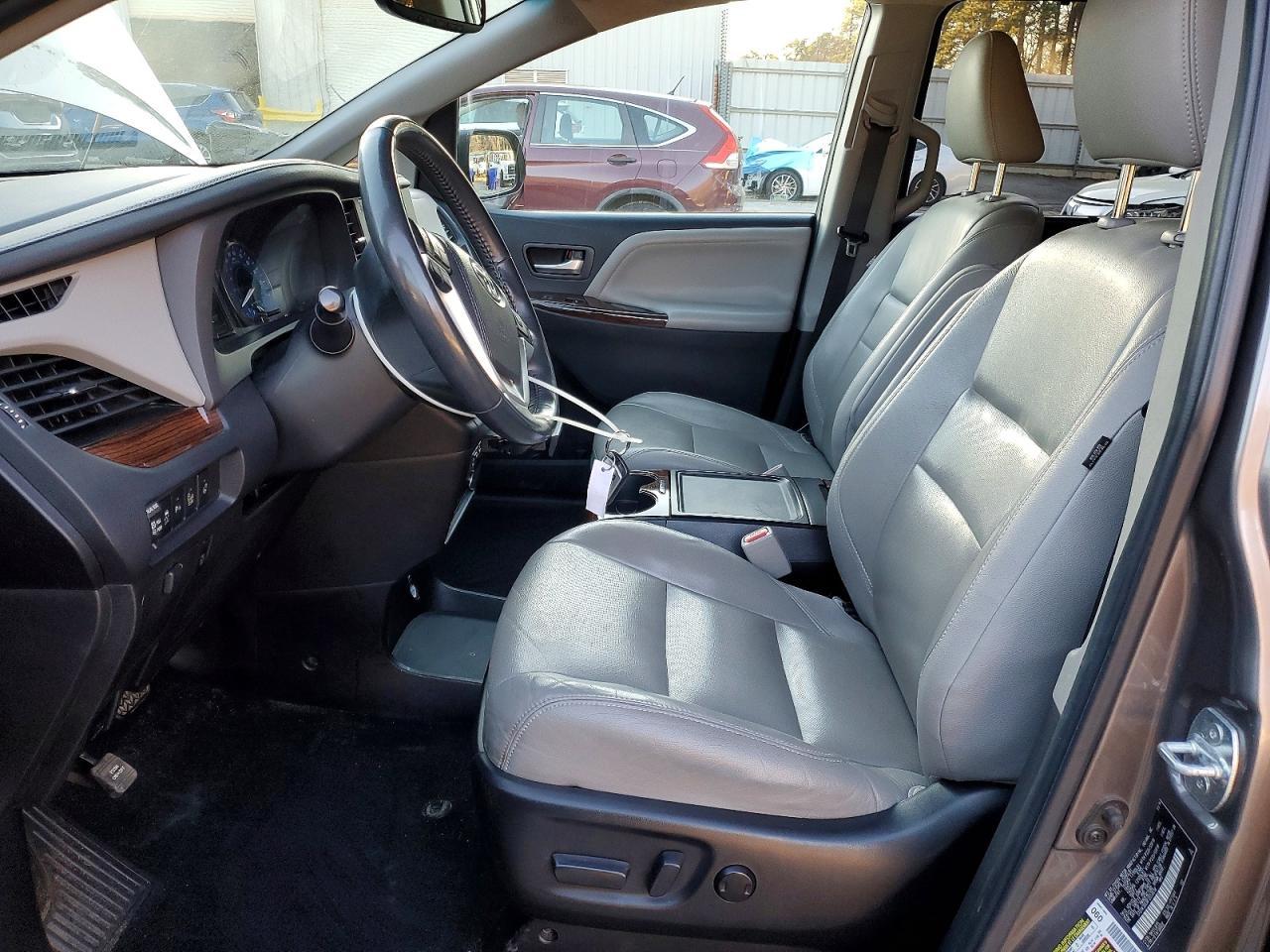 2015 TOYOTA SIENNA
