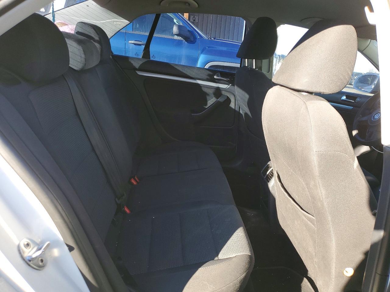 2010 VOLKSWAGEN JETTA