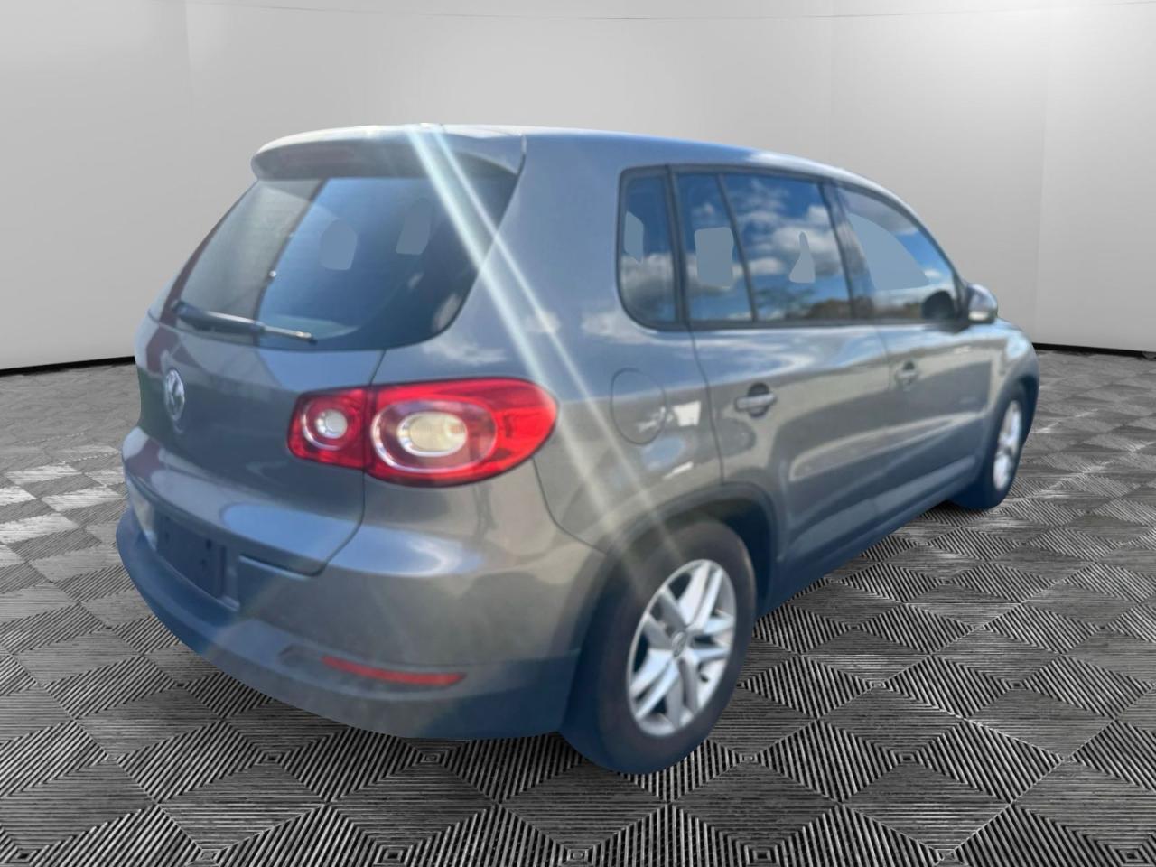 2011 VOLKSWAGEN TIGUAN