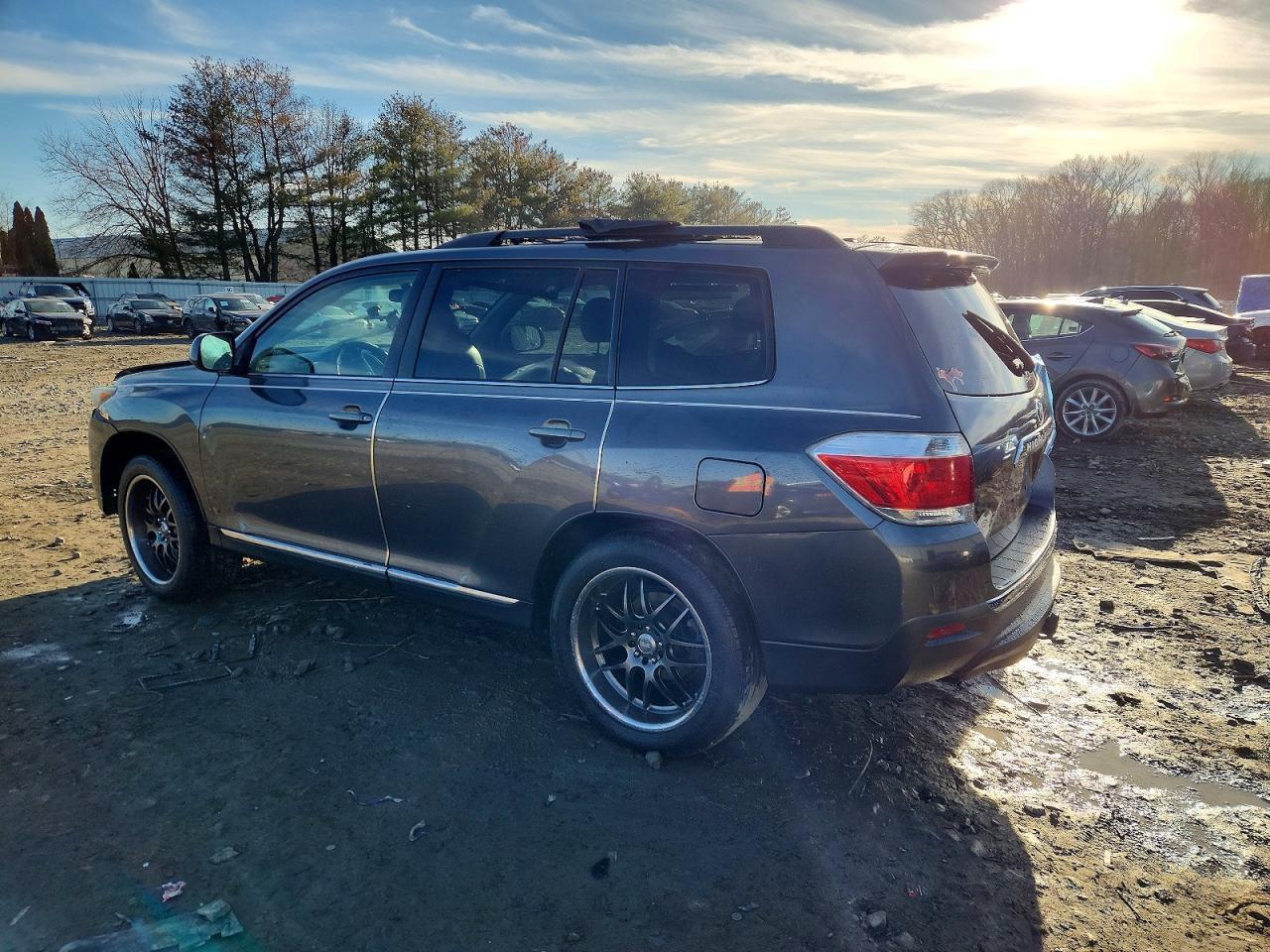 2011 TOYOTA HIGHLANDER