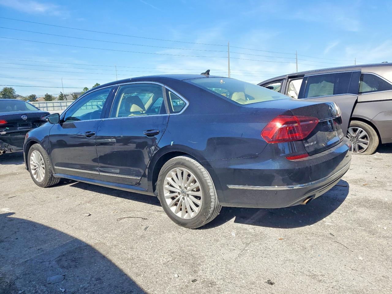 2017 VOLKSWAGEN Passat