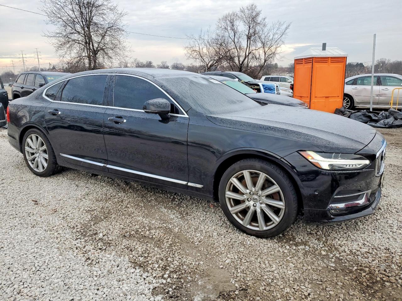 2018 VOLVO S90