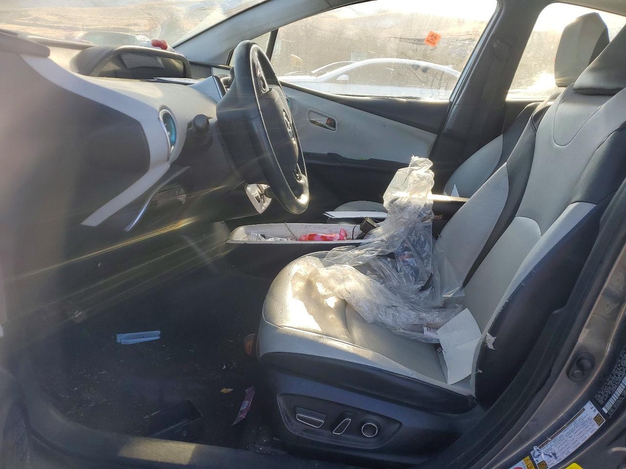 2016 TOYOTA PRIUS
