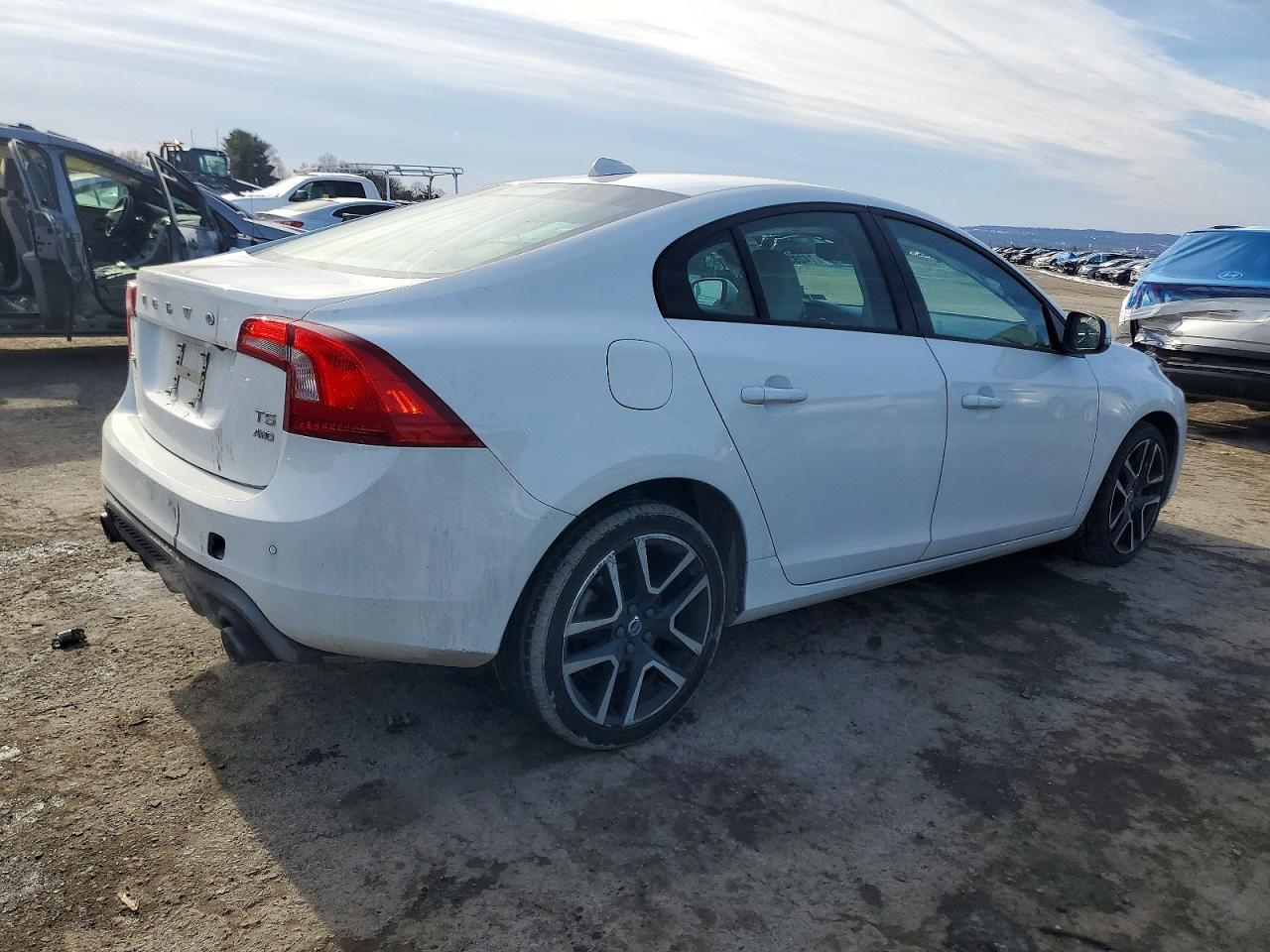 2018 VOLVO S60