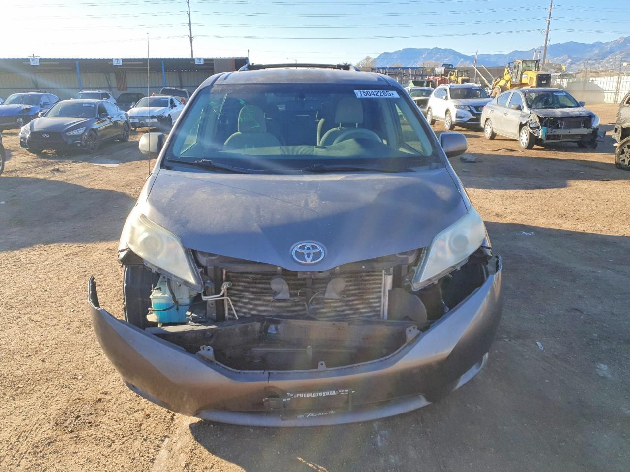 2012 TOYOTA SIENNA