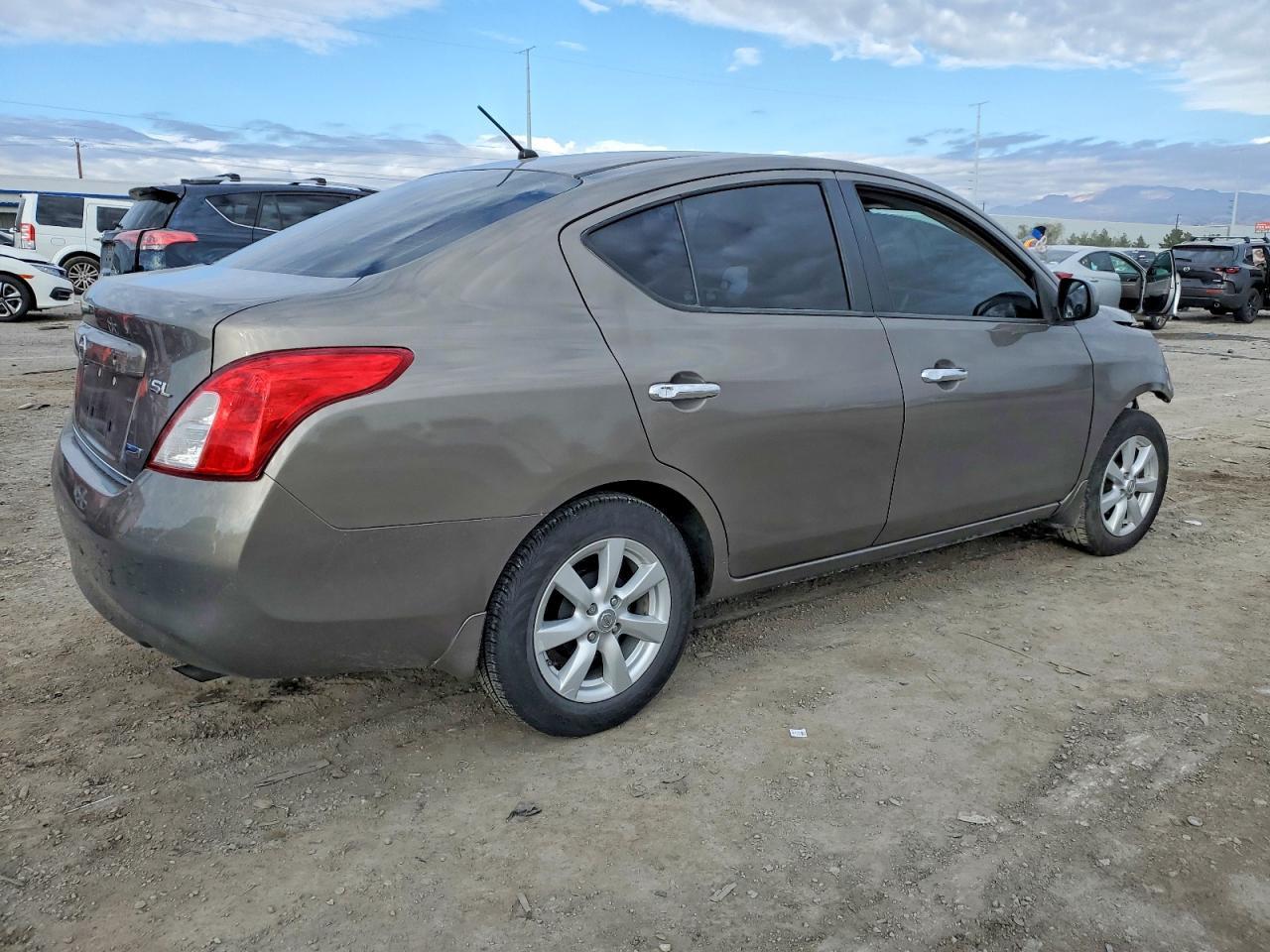 2012 NISSAN VERSA