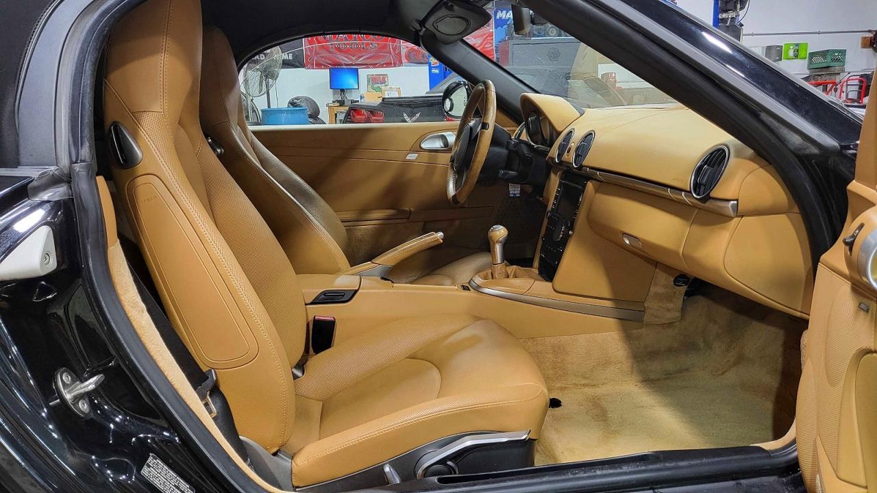 2011 PORSCHE Boxster