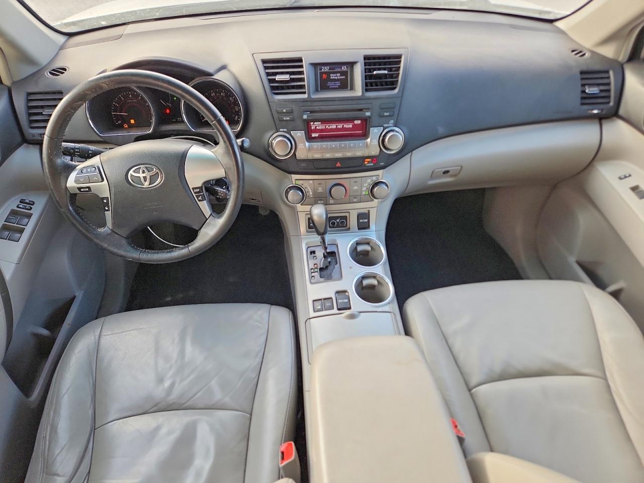 2011 TOYOTA HIGHLANDER