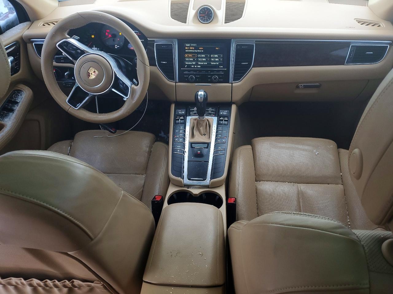 2016 PORSCHE Macan