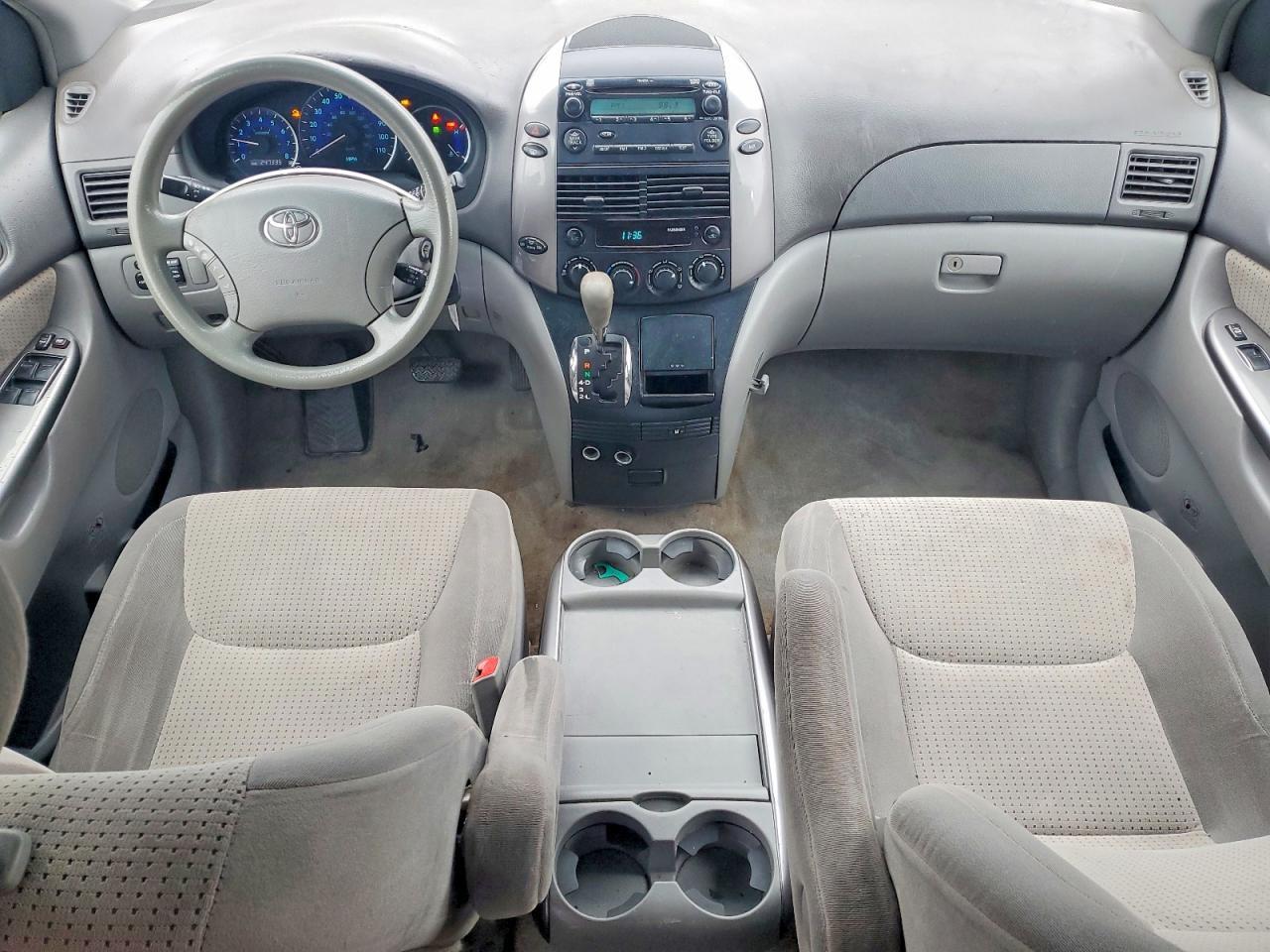 2010 TOYOTA SIENNA
