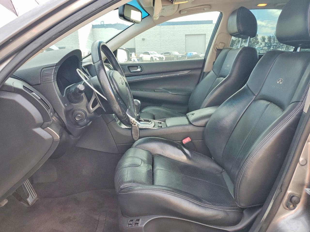 2011 INFINITI G37